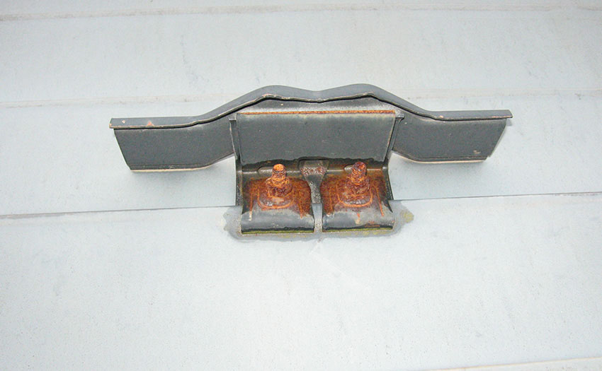 屋根の塗替えサイン（金属のサビ）